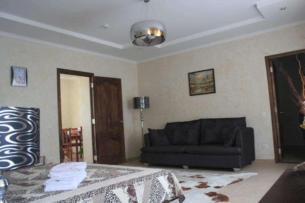 Delfin Hotel Kobleve Quarto foto