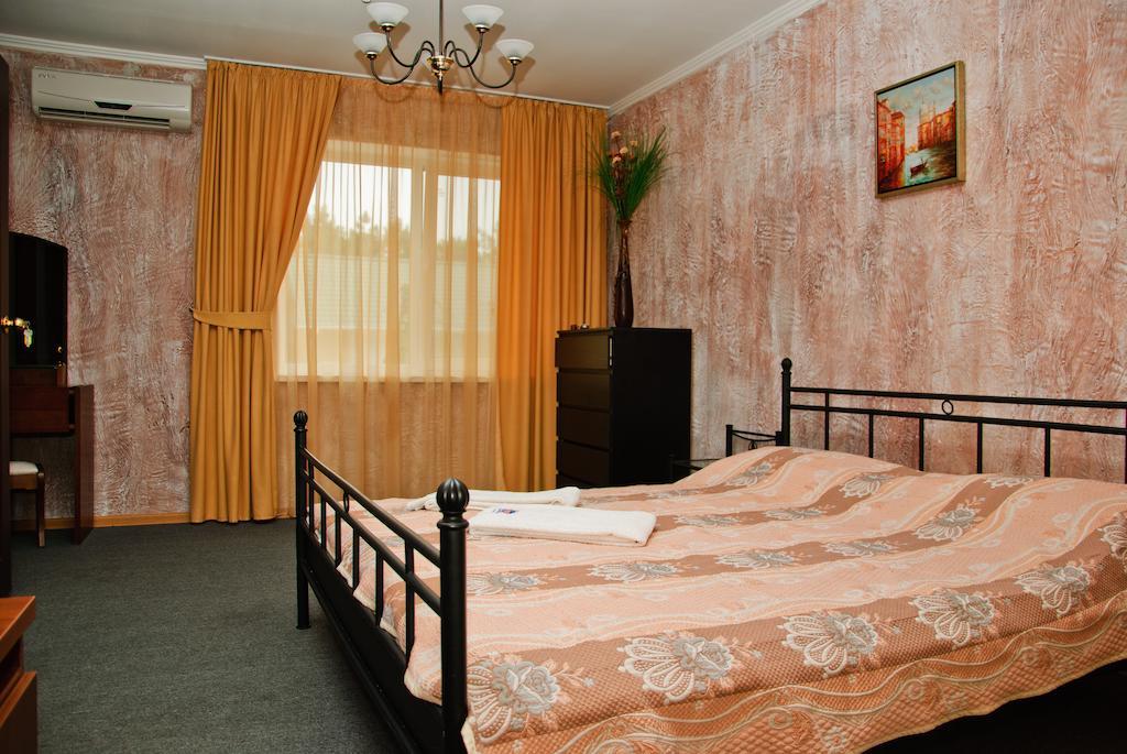Delfin Hotel Kobleve Quarto foto