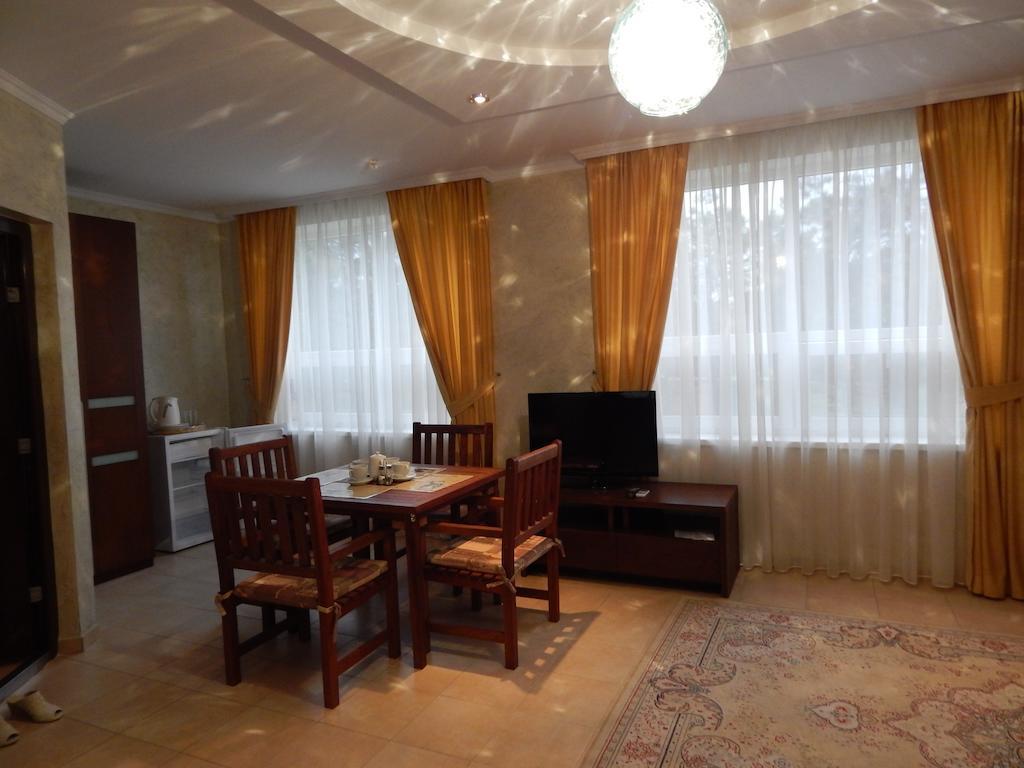 Delfin Hotel Kobleve Quarto foto
