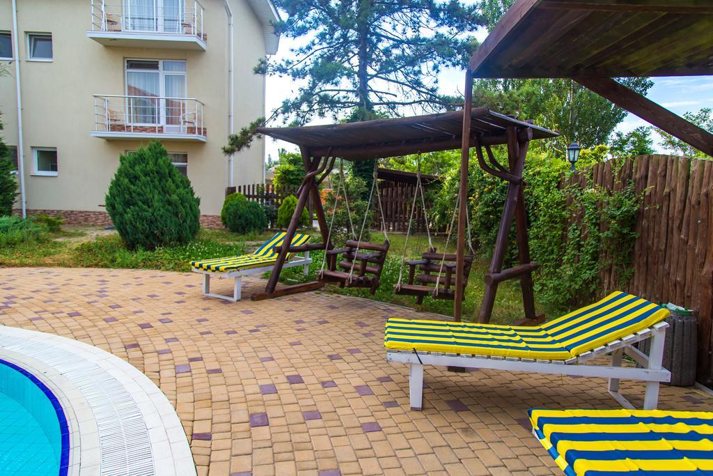 Delfin Hotel Kobleve Exterior foto