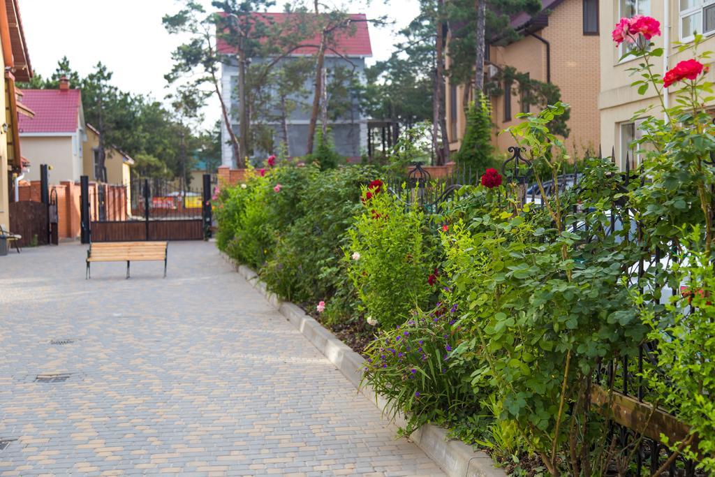 Delfin Hotel Kobleve Exterior foto