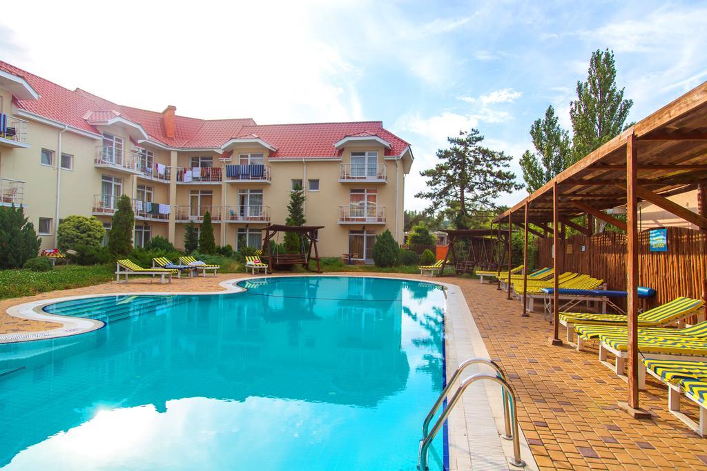 Delfin Hotel Kobleve Exterior foto