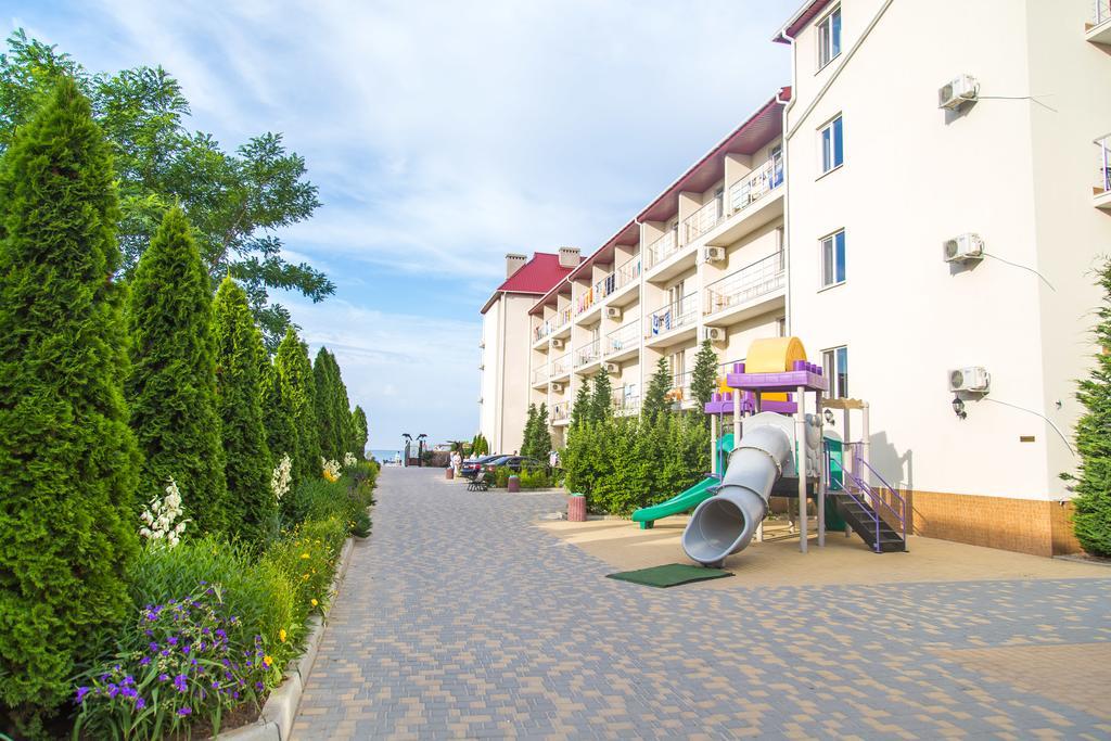 Delfin Hotel Kobleve Exterior foto