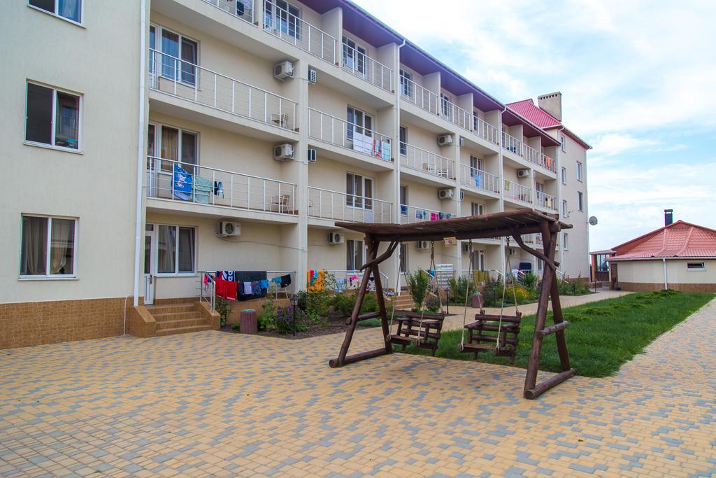 Delfin Hotel Kobleve Exterior foto