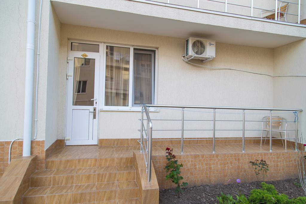Delfin Hotel Kobleve Exterior foto