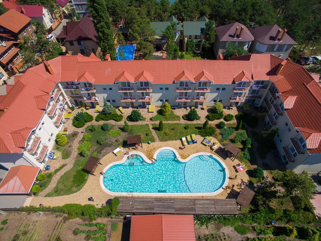 Delfin Hotel Kobleve Exterior foto